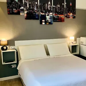 Magda House & Parking Bari